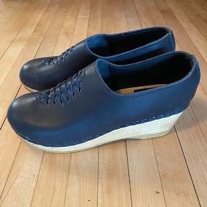 No. 6 Issa Closed Back Mid Wedge Clog